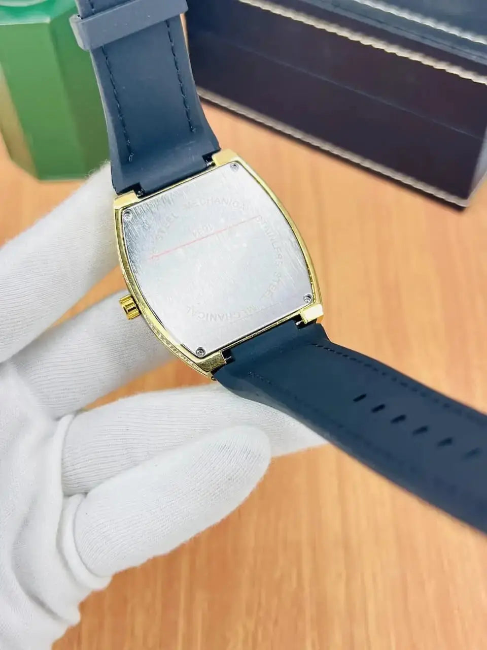 Diamond stone Men's luxury watch with working date